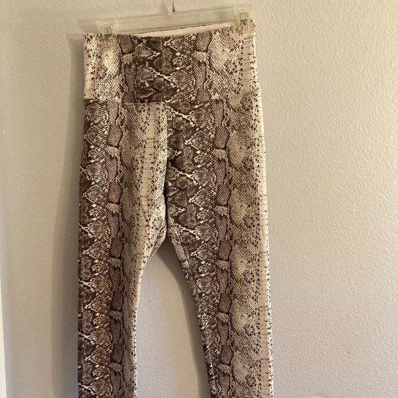 LAST DAY! Lysse Snake Skin Leggings - Picture 1 of 6